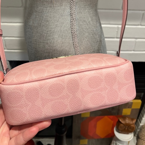 New! Coach! - Picture 5 of 16